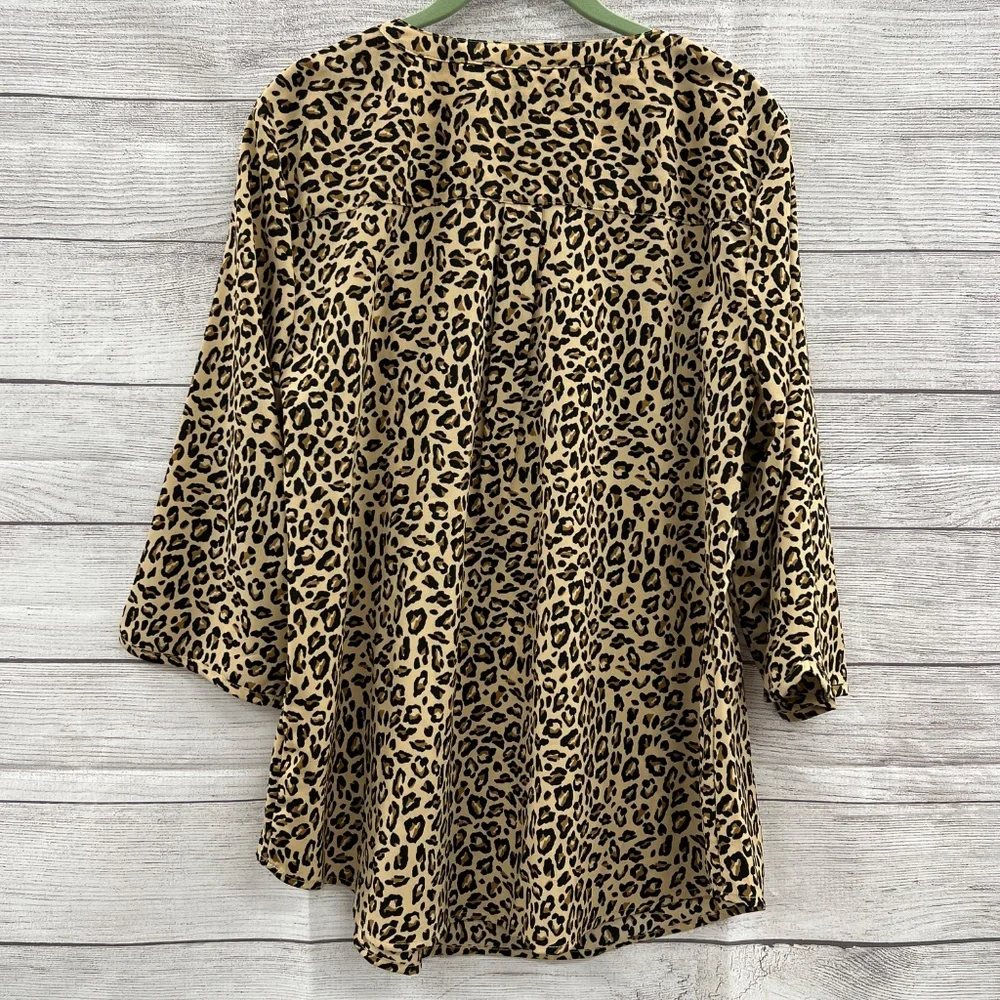 Leopard  Print Top - Picture 2 of 9